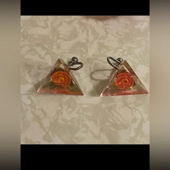 🪷 Vintage Lucite Flower Screw Back Earrings #6208 - Picture 5 of 6